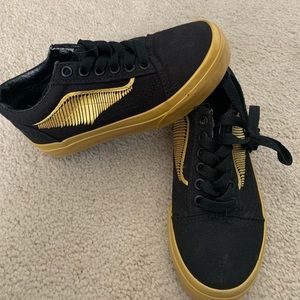 Vans kids golden snitch tennis shoes. EUC
